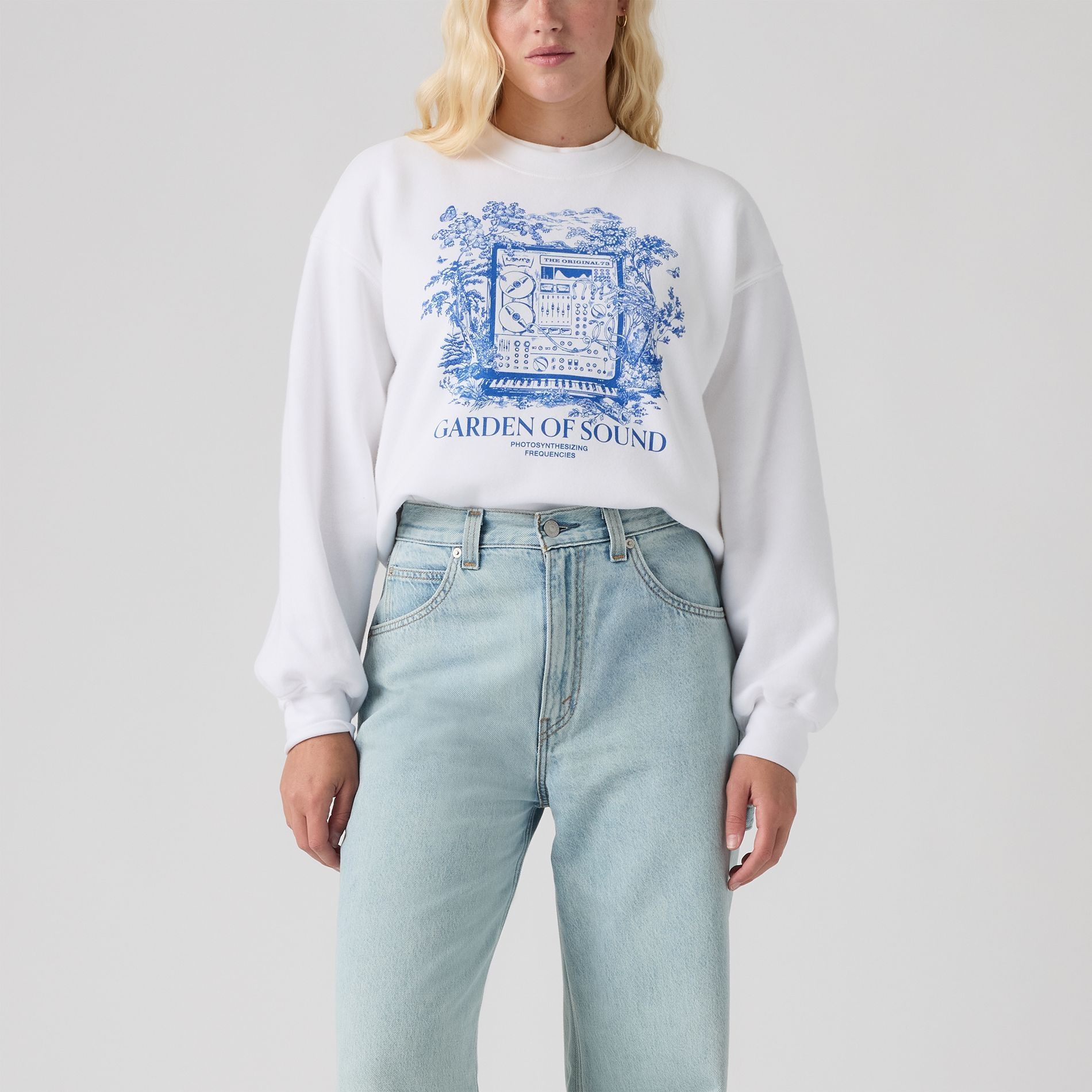 levi-s-women-s-graphic-everyday-crew-2-0-sweatshirt-1db8cfbc-59e7-47de-b63c-9bcee84180a5-jpgrendition